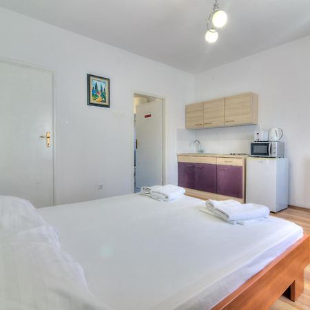 Apartmani Ana Senj  Buitenkant foto